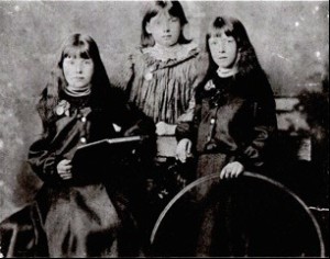 Sisters: Margaret, Jeannie and Magdeline Wright